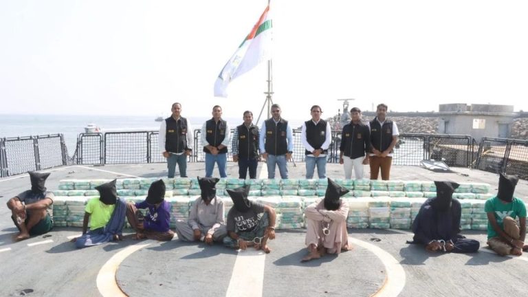 ಗುಜರಾತ್: 700 ಕೆಜಿ ಡ್ರಗ್ಸ್ ಸಹಿತ ಬೋಟ್ ಎಟಿಎಸ್ ವಶಕ್ಕೆ, 8 ಮಂದಿ ಇರಾನ್ ಪ್ರಜೆಗಳ ಬಂಧನ