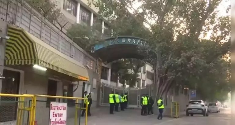 ದೆಹಲಿಯ 40 ಶಾಲೆಗಳಿಗೆ ಇಮೇಲ್‌ ಮೂಲಕ ಬಾಂಬ್ ಬೆದರಿಕೆ; ವಿದ್ಯಾರ್ಥಿಗಳನ್ನು ಮನೆಗೆ ಕಳುಹಿಸಿದ ಶಿಕ್ಷಕರು