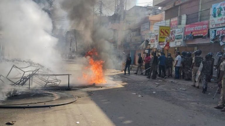 ಮಹಾರಾಷ್ಟ್ರ| ಸಂವಿಧಾನ ಪ್ರತಿಕೃತಿ ಧ್ವಂಸ ವಿರೋಧಿಸಿ ಬಂದ್; ಪರ್ಭಾನಿಯಲ್ಲಿ ಹಿಂಸಾಚಾರಕ್ಕೆ ತಿರುಗಿದ ಪ್ರತಿಭಟನೆ