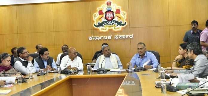 ಬಳ್ಳಾರಿ, ಬಾಣಂತಿಯರ ಸಾವು, ಪ್ರಕರಣ, ಕರ್ತವ್ಯಲೋಪ, ಡ್ರಗ್ ಕಂಟ್ರೋಲರ್, ಸಸ್ಪೆಂಡ್, ಸಿದ್ದರಾಮಯ್ಯ, Bellary, Banantiyar's death, case, dereliction of duty, drug controller, suspended, Siddaramaiah,