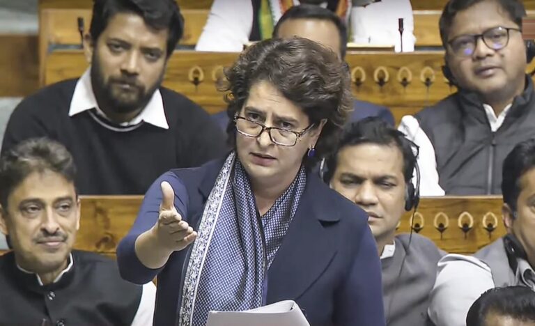 ದೇಶದ ಸಂವಿಧಾನ ಸಂಘದ ನಿಯಮ ಪುಸ್ತಕವಲ್ಲ : ಬಿಜೆಪಿ ವಿರುದ್ಧ ಪ್ರಿಯಾಂಕಾ ಗಾಂಧಿ ವಾಗ್ದಾಳಿ