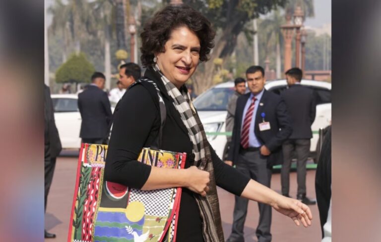 ಪ್ಯಾಲೆಸ್ತೀನ್‌ ಜನತೆಗೆ ಬೆಂಬಲ : ವಿಶಿಷ್ಟ ಬ್ಯಾಗ್ ಹೊತ್ತು ಸಂಸತ್ತಿಗೆ ಬಂದ ಪ್ರಿಯಾಂಕಾ ಗಾಂಧಿ