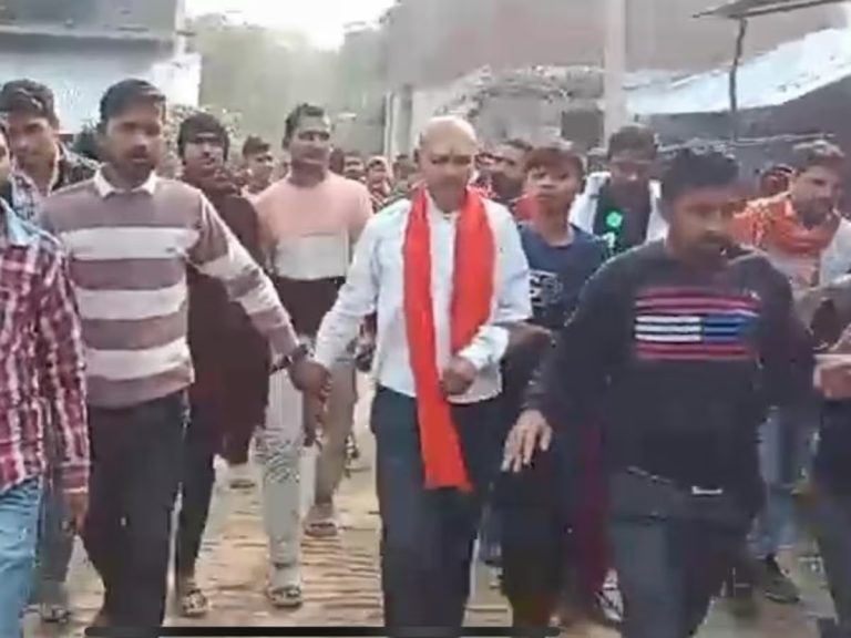 ಮತಾಂತರದ ಆರೋಪ: ದಲಿತ ಯುವಕನಿಗೆ ಥಳಿಸಿ, ತಲೆ ಬೋಳಿಸಿ, ತಲೆಕೆಳಗಾಗಿಸಿ ಮೆರವಣಿಗೆ