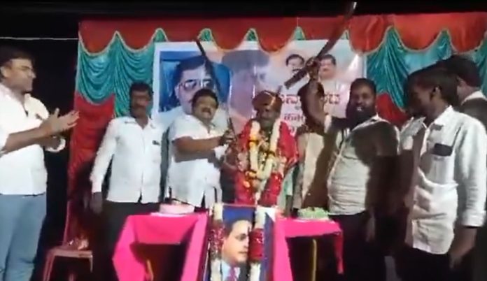 ಕತ್ತಿಯಿಂದ ಕೇಕ್ ಕತ್ತರಿಸಿ, ಹುಟ್ಟುಹಬ್ಬ ಆಚರಿಸಿ, ಬಿಜೆಪಿ, ಮಾಜಿ ಶಾಸಕ, ಸಹೋದರ, Cut cake with sword, celebrate birthday, BJP, former MLA, brother,