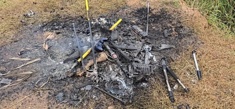 ಅನೇಕಲ್ ನಲ್ಲಿ ಕೆಐಎಡಿಬಿಯಿಂದ ಸರ್ವೇ:  ರೈತರಿಂದ ಡ್ರೋನ್, ಲ್ಯಾಪ್ ಟಾಪ್ ಸುಟ್ಟು ಭಸ್ಮ