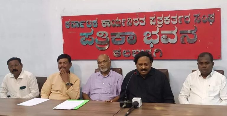 ‘ಮನುವಾದಿ ಅಮಿತ್ ಶಾ ರಾಜೀನಾಮೆ ಕೊಡೋವರೆಗೂ ಹೋರಾಟ ನಿಲ್ಲಿಸಲ್ಲ..’; ದಸಂಸ ನಾಯಕ ಡಿ.ಜಿ.ಸಾಗರ್ ಎಚ್ಚರಿಕೆ