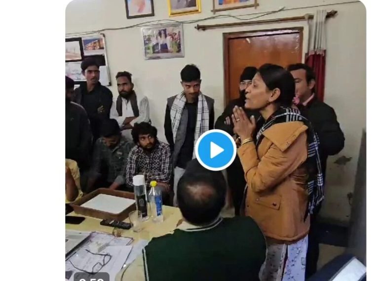 ಕಿರುಕುಳ ಕೊಡಬೇಡಿ ಎಂದು ಎಬಿವಿಪಿ ಕಾರ್ಯಕರ್ತರನ್ನು ಬೇಡಿದ ಉಪನ್ಯಾಸಕಿ