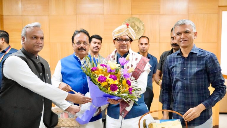 ಯೋಜನೆಗಳ ಜಾರಿಗೆ, ನಿಯಮ ಸಡಿಲಿಸಿ, ಕೇಂದ್ರ ಸರ್ಕಾರ, ರಾಜ್ಯ ಸರ್ಕಾರ, ಸಚಿವ ಪ್ರಿಯಾಂಕ್ ಖರ್ಗೆ, ಮನವಿ, Request to the Central Government, State Government, Minister Priyank Kharge to relax the rules for the implementation of the projects.