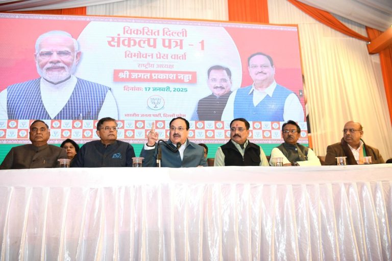 ದೆಹಲಿ ಚುನಾವಣೆ | ಭರಪೂರ ಭರವಸೆಗಳನ್ನು ನೀಡಿದ ಬಿಜೆಪಿ : ನಮ್ಮದೇ ಕಾಪಿ ಎಂದ ಕಾಂಗ್ರೆಸ್, ಎಎಪಿ