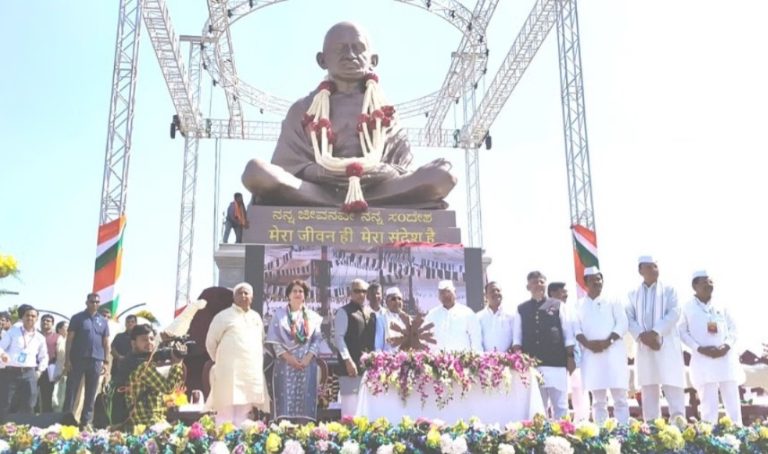 ನಾವು ಮಹಾತ್ಮ ಗಾಂಧಿಯವರ ಹಿಂದುತ್ವದಲ್ಲಿ ನಂಬಿಕೆ ಇಟ್ಟಿದ್ದೇವೆ, ಬಿಜೆಪಿ ಪರಿವಾರ ಗೋಡ್ಸೆಯ ಕೊಲೆಗಡುಕ ಸಿದ್ಧಾಂತ ಪಾಲಿಸುತ್ತಿದೆ : ಸಿಎಂ ಸಿದ್ದರಾಮಯ್ಯ