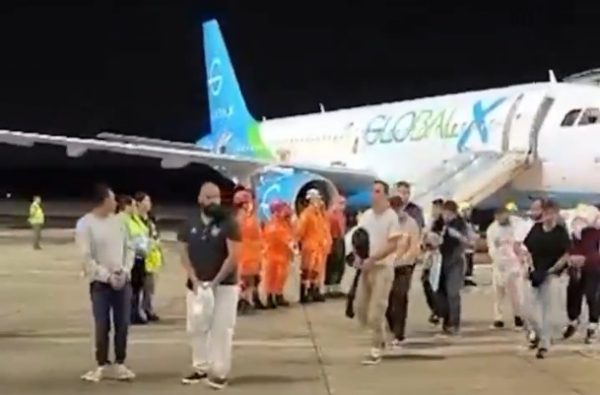 ಕೈಕೋಳ, ವಲಸಿಗ, ಅಮಾನವೀಯ, ಹೊರದಬ್ಬು, ಅಮೆರಿಕ, Handcuffs, immigrants, inhumane, hasty, America,