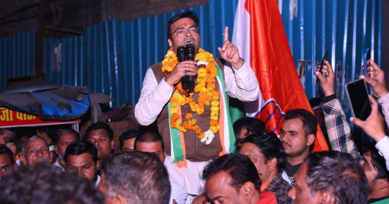 ದೆಹಲಿ ಚುನಾವಣೆ, ಜಿಲ್ಲಾಧಿಕಾರಿ, ಪಕ್ಷದ ಅಭ್ಯರ್ಥಿ, ಹಲ್ಲೆ, ಕಾಂಗ್ರೆಸ್ ಆರೋಪ, Delhi elections, District Magistrate, party candidate, attack, Congress allegations,