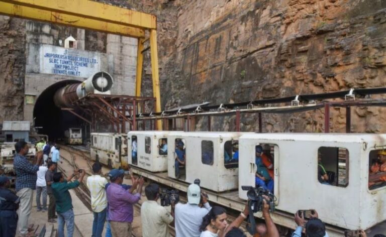 ತೆಲಂಗಾಣ | ಸುರಂಗ ಕುಸಿತ ಸ್ಥಳಕ್ಕೆ ರಕ್ಷಣಾ ತಂಡ ತಲುಪಿದರೂ, ಅವಶೇಷಗಳಡಿ ಸಿಲುಕಿದವರನ್ನು ಪತ್ತೆ ಹಚ್ಚುವಲ್ಲಿ ವಿಫಲ