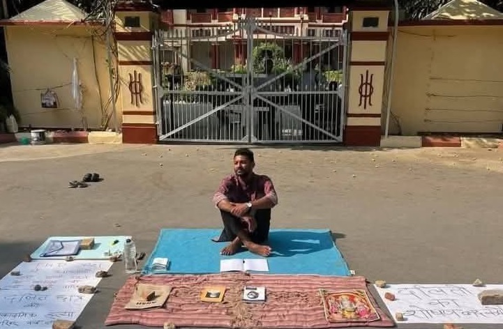 2ನೇ ರ‍್ಯಾಂಕ್ ಪಡೆದಿದ್ದರೂ ಪಿಎಚ್‌ಡಿ ಪ್ರವೇಶ ನಿರಾಕರಣೆ: 14ನೇ ದಿನಕ್ಕೆ ಕಾಲಿಟ್ಟ ದಲಿತ ವಿದ್ಯಾರ್ಥಿ ಪ್ರತಿಭಟನೆ