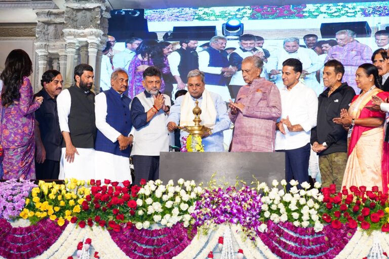 ‘ಸಾಮಾಜಿಕ ಸಮಸ್ಯೆಗಳಿಗೆ ಸಿನಿಮಾ ಪರಿಹಾರ ಹುಡುಕಬೇಕು..’; ಬೆಂಗಳೂರು ಅಂತಾರಾಷ್ಟ್ರೀಯ ಚಲನಚಿತ್ರೋತ್ಸವಕ್ಕೆ ಚಾಲನೆ ಕೊಟ್ಟ ಸಿಎಂ