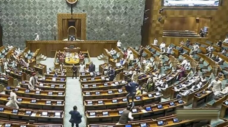 ಸಂಸತ್ ಕಲಾಪ | ಲೋಕಸಭೆಯಲ್ಲಿ ಡಿಎಂಕೆ ಪ್ರತಿಭಟನೆ, ರಾಜ್ಯಸಭೆಯಿಂದ ಹೊರನಡೆದ ಪ್ರತಿಪಕ್ಷ ಸದಸ್ಯರು