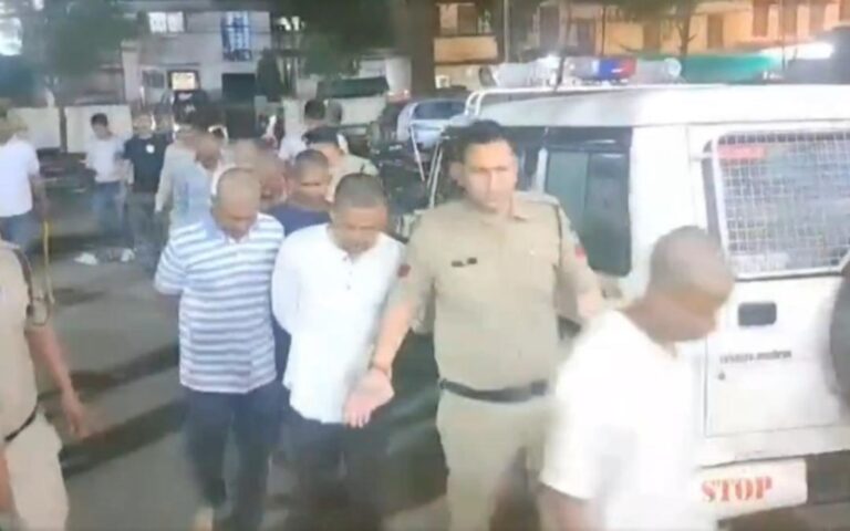 ಐಸಿಸಿ ಚಾಂಪಿಯನ್ಸ್ ಟ್ರೋಫಿ ವಿಜಯೋತ್ಸವ : ಯುವಕರ ತಲೆ ಬೋಳಿಸಿ ವಿಕೃತಿ ಮೆರೆದ ಪೊಲೀಸರು