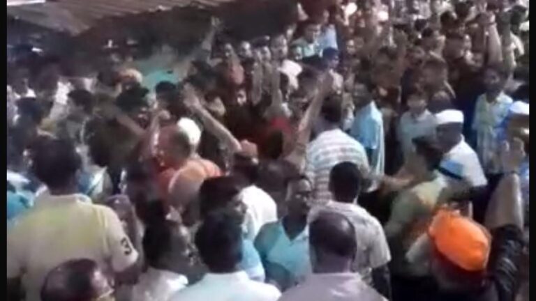 ಹೋಳಿ ಆಚರಣೆಯ ವೇಳೆ ರಾಜಾಪುರದ ಮಸೀದಿಯ ಮೇಲೆ ಗುಂಪೊಂದು ದಾಳಿ:  ವೀಡಿಯೋ ವೈರಲ್ 