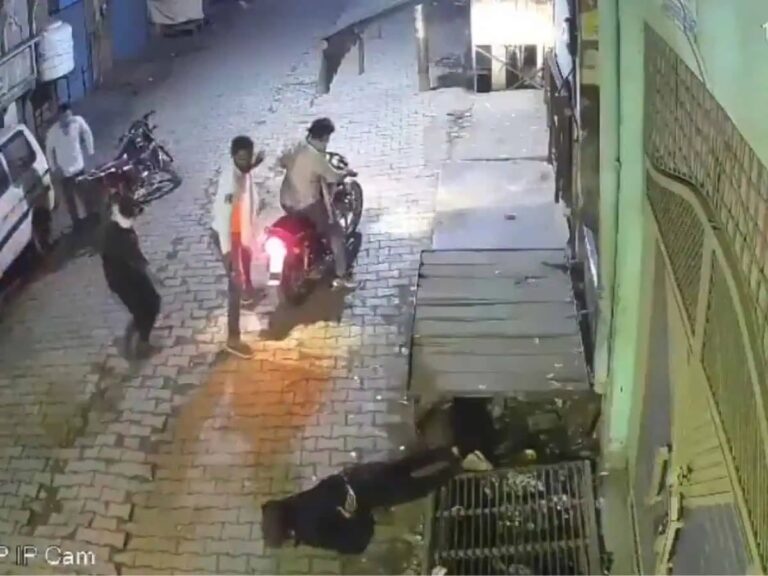 ರಂಜಾನ್ ‘ಸೆಹ್ರಿ’ ಆಚರಿಸಲು ಕಾಯುತ್ತಿದ್ದ ಮುಸ್ಲಿಂ ವ್ಯಕ್ತಿಗೆ ಗುಂಡು ಹಾರಿಸಿ ಹತ್ಯೆ: ಭಯಾನಕ ಘಟನೆ ಸಿಸಿಟಿವಿ ಕ್ಯಾಮೆರಾದಲ್ಲಿ ಸೆರೆ