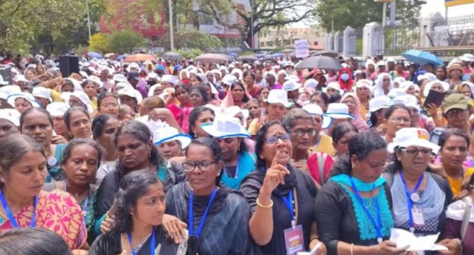 ಕೇರಳ : ಆಶಾ ಕಾರ್ಯಕರ್ತರಿಂದ ತೀವ್ರ ಪ್ರತಿಭಟನೆ, ಸಚಿವಾಲಯಕ್ಕೆ ಮುತ್ತಿಗೆ