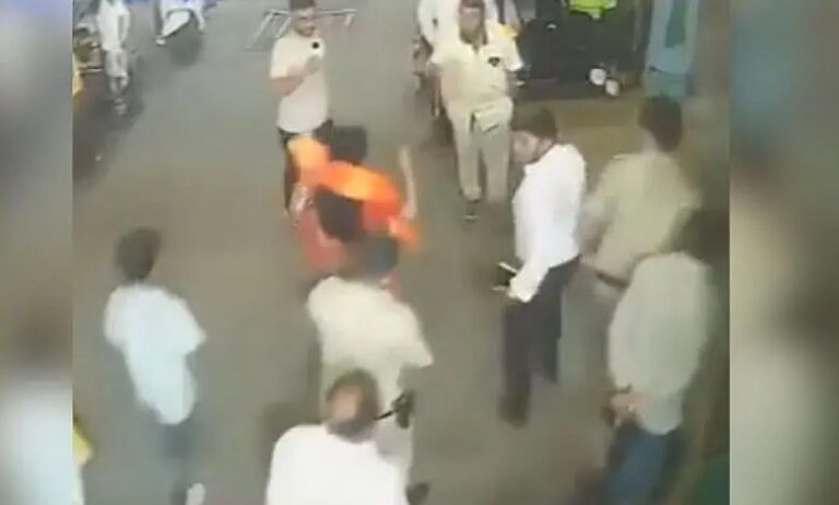 ಪುಣೆಯಲ್ಲಿ ಆಜಾನ್ ಕೂಗುವ ಬಗ್ಗೆ ದರ್ಗಾ ಟ್ರಸ್ಟಿಗಳಿಗೆ ಬೆದರಿಕೆ ಹಾಕಿದ ಬಿಜೆಪಿ ಸಂಸದೆ