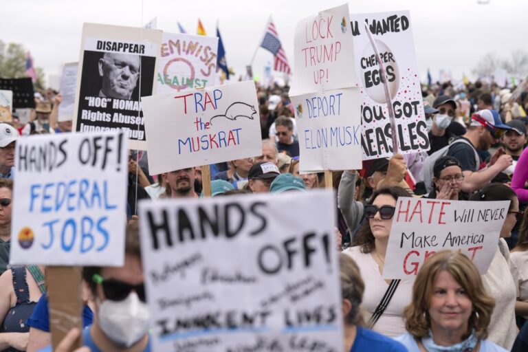 ಟ್ರಂಪ್‌ ವಿರುದ್ಧ ಅಮೆರಿಕನ್ನರಿಂದ ‘ಹ್ಯಾಂಡ್ಸ್ ಆಫ್’ ಚಳವಳಿ; ನ್ಯೂಯಾರ್ಕ್‌ನಿಂದ ಅಲಾಸ್ಕಾವರೆಗೆ ಪ್ರತಿಭಟನಾ ರ್‍ಯಾಲಿ