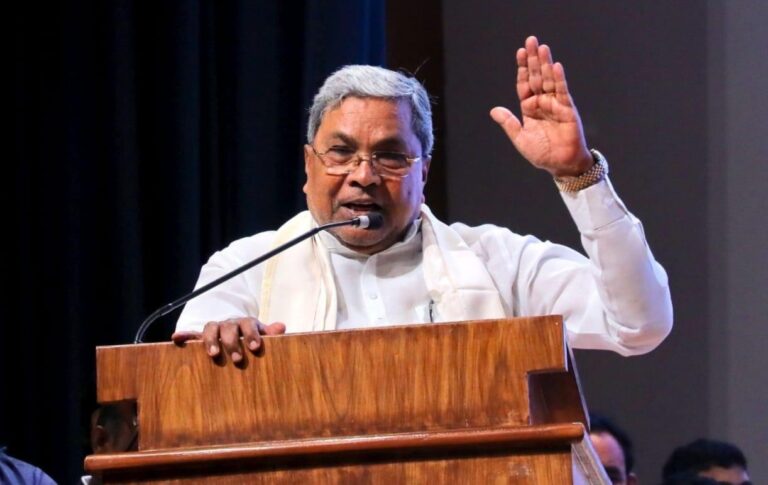 ಕುಸಿದ ಮಾವು ದರ; ರೈತರ ನೆರವಿಗೆ ನಿಲ್ಲುವಂತೆ ಕೇಂದ್ರ ಕೃಷಿ ಸಚಿವರಿಗೆ ಪತ್ರ ಬರೆದ ಸಿಎಂ Falling mango prices; CM writes to Union Agriculture Minister to help farmers, ಮಾವು, ರೈತ, ನೆರವು, ಕೇಂದ್ರ ಕೃಷಿ ಸಚಿವ, ಪತ್ರ ಬರೆ, ಸಿಎಂ ಸಿದ್ದರಾಮಯ್ಯ, Mango, farmer, aid, Union Agriculture Minister, letter writing, CM Siddaramaiah,, ಪೊಲೀಸರ ಮೇಲೆ ಹಲ್ಲೆಗೆ ಮುಂದಾದ ಸಿದ್ದರಾಮಯ್ಯ ವಿರುದ್ಧ ದೂರು ದಾಖಲು Complaint filed against Siddaramaiah for attempting to attack police, ಪೊಲೀಸರ ಮೇಲೆ ಹಲ್ಲೆ, ಸಿದ್ದರಾಮಯ್ಯ,ದೂರು ದಾಖಲು, Attack on police, Siddaramaiah, complaint filed, ಏಪ್ರಿಲ್ 17ರ, ಸಚಿವ ಸಂಪುಟ, ಜಾತಿ ಸಮೀಕ್ಷೆ, ಮಾತನಾಡುತ್ತೇನೆ,ಸಿಎಂ ಸಿದ್ದರಾಮಯ್ಯ, April 17, Cabinet, Caste Survey, I will speak, CM Siddaramaiah,