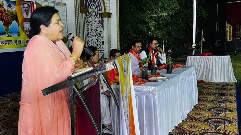 ಹಣ, ಹೆಂಡಕ್ಕೆ ಮತ ನೀಡಿದರೆ ಮುಂದಿನ ಜನ್ಮದಲ್ಲಿ ನಾಯಿ, ಬೆಕ್ಕುಗಳಾಗಿ ಹುಟ್ಟುತ್ತೀರಿ: ಬಿಜೆಪಿ ಶಾಸಕಿ ಉಷಾ ಠಾಕೂರ್