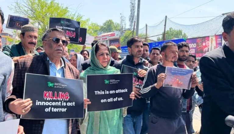 ಪಹಲ್ಗಾಮ್ ದಾಳಿ ಖಂಡಿಸಿ ಜಮ್ಮು ಕಾಶ್ಮೀರ ಸಂಪೂರ್ಣ ಬಂದ್: ವಿವಿಧ ಪಕ್ಷ, ಸಂಘಟನೆಗಳಿಂದ ಪ್ರತಿಭಟನೆ