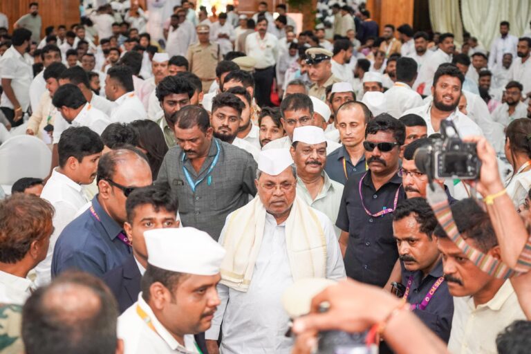 ಸಂಘ ಪರಿವಾರ ಯಾವತ್ತೂ ಸ್ವಾತಂತ್ರ್ಯ ಹೋರಾಟಕ್ಕೆ ಬರಲೇ ಇಲ್ಲ, ಈಗ ದೇಶಭಕ್ತಿ ಬಗ್ಗೆ ಮಾತಾಡ್ತಾರೆ: ಸಿಎಂ ವ್ಯಂಗ್ಯ