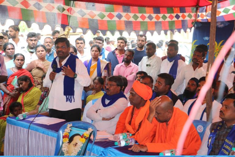 ಕೆ.ಆರ್.ಪೇಟೆ ಚಲೋ: ಸರಕಾರಕ್ಕೆ ದಲಿತ ಜಯಕುಮಾರ್‌ ಹತ್ಯೆಯ ಕುರಿತು ಕೆಲ ಬೇಡಿಕೆ ಸಲ್ಲಿಸಿದ ಪ್ರತಿಭಟನಾ ಸಭೆ