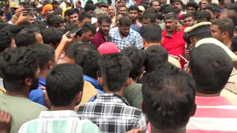 ಮಂಡ್ಯ| ಪೊಲೀಸರು ಅಡ್ಡಗಟ್ಟಿದಾಗ ನಿಯಂತ್ರಣ ತಪ್ಪಿದ ಬೈಕ್‌; 3 ವರ್ಷದ ಮಗು ಸಾವು