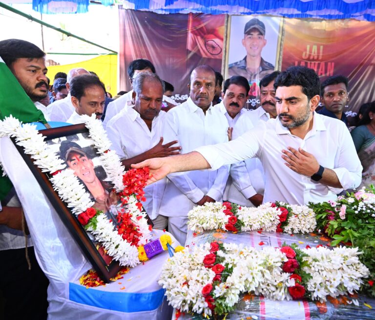 ಹುತಾತ್ಮ ಯೋಧ ಮುರಳಿ ನಾಯಕ್ ಕುಟುಂಬಕ್ಕೆ ಆಂಧ್ರ ಸರ್ಕಾರದಿಂದ ಭೂಮಿ-ಉದ್ಯೋಗ