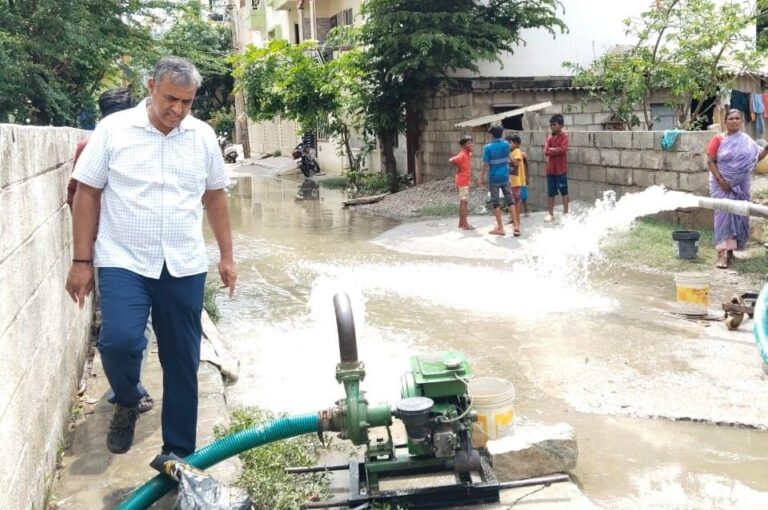ಭಾರೀ ಮಳೆಗೆ ಬೆಂಗಳೂರಿನ ಹಲವು ಪ್ರದೇಶ ಜಲಾವೃತ; ದರೆಗುರುಳಿದ ಮರಗಳು