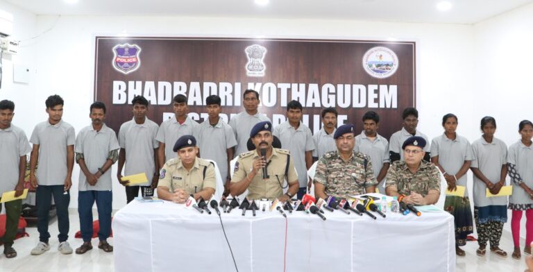 ತೆಲಂಗಾಣ | ಪೊಲೀಸರ ಮುಂದೆ ಶರಣಾದ 14 ನಕ್ಸಲರು