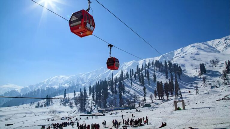 ಗಡಿ ನಿಯಂತ್ರಣ ರೇಖೆಗೆ ಸಮೀಪದ ಕಾಶ್ಮೀರದ ಗುಲ್ಮಾರ್ಗ್ ರೆಸಾರ್ಟ್ ಗೆ ಪ್ರವಾಸಿಗರ ನಿಷೇಧ