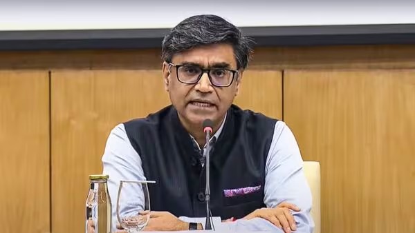 ನಮ್ಮದೆ ಸರ್ಕಾರದ ಟೀಕೆ, ಪ್ರಜಾಪ್ರಭುತ್ವ, ವಿಶಿಷ್ಟ ಲಕ್ಷಣ, ವಿದೇಶಾಂಗ ಕಾರ್ಯದರ್ಶಿ, ವಿಕ್ರಮ್ ಮಿಸ್ರಿ, Our government criticism, democracy, distinctive feature, foreign secretary, Vikram Misri,