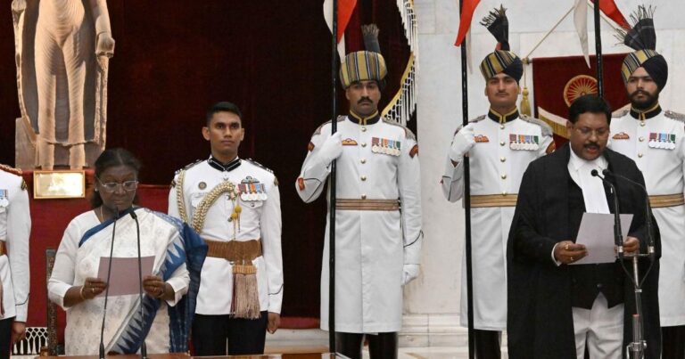 ಭಾರತದ ಮುಖ್ಯ ನ್ಯಾಯಮೂರ್ತಿಯಾಗಿ ಬಿ.ಆರ್. ಗವಾಯಿ ಪ್ರಮಾಣ ವಚನ ಸ್ವೀಕಾರ, ಭಾರತದ ಮುಖ್ಯ ನ್ಯಾಯಮೂರ್ತಿ, ಬಿ.ಆರ್. ಗವಾಯಿ, ಪ್ರಮಾಣ ವಚನ ಸ್ವೀಕಾರ, The Chief Justice of India, B.R. Gawai, taking the oath,