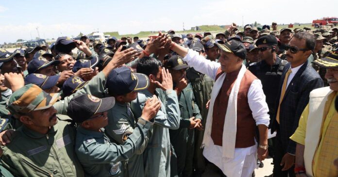 ಪಾಕಿಸ್ತಾನಕ್ಕೆ ಐಎಂಎಫ್ ಸಾಲ | ಭಯೋತ್ಪಾದನೆಗೆ ಹಣಕಾಸು ನೆರವು ನೀಡಿದಂತೆ ಎಂದ ರಾಜನಾಥ್ ಸಿಂಗ್, IMF loan to Pakistan is like financing terrorism, says