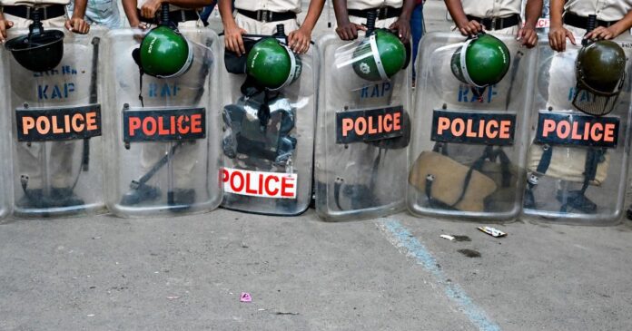 ಆಪರೇಷನ್ ಸಿಂಧೂರ ಬಗ್ಗೆ ಸಾಮಾಜಿಕ ಮಾಧ್ಯಮಗಳಲ್ಲಿ 'ಆಕ್ಷೇಪಾರ್ಹ' ಪೋಸ್ಟ್‌ ಆರೋಪ - ಗುಜರಾತ್‌ನಲ್ಲಿ ಇಬ್ಬರ ಬಂಧನ ಆಪರೇಷನ್ ಸಿಂಧೂರ, ಸಾಮಾಜಿಕ ಮಾಧ್ಯಮ, ಆಕ್ಷೇಪಾರ್ಹ ಪೋಸ್ಟ್‌, ಆರೋಪ, ಗುಜರಾತ್‌, ಇಬ್ಬರ ಬಂಧನ, Operation Sindura, Social Media, Offensive Post, Allegation, Gujarat, Two Arrested,