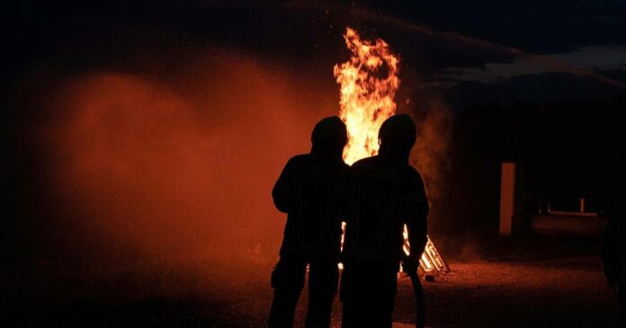 ಹೈದರಾಬಾದ್‌ | ಚಾರ್‌ ಮಿನಾರ್ ಬಳಿ ಬೆಂಕಿ ಅವಘಡ, 17 ಮಂದಿ ಸಾವು, Hyderabad | Fire breaks out near Char Minar, 17 dead, ಹೈದರಾಬಾದ್‌, ಚಾರ್‌ ಮಿನಾರ್, ಬೆಂಕಿ ಅವಘಡ, 17 ಮಂದಿ ಸಾವು, Hyderabad, Char Minar, fire accident,