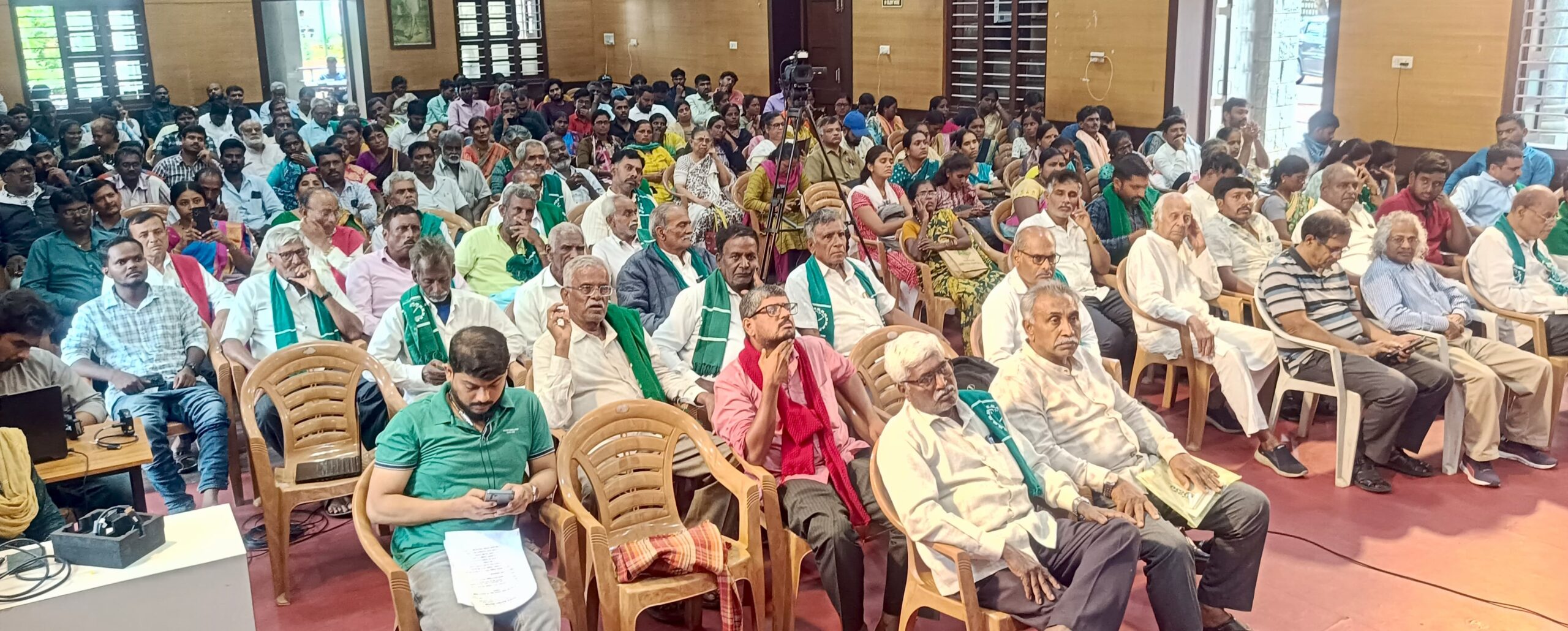 ಕೇಂದ್ರದ ಬಿಜೆಪಿಗಿಂತ ಕಾಂಗ್ರೆಸ್‌ ಸರ್ಕಾರ 3 ಪಟ್ಟು ಹೆಚ್ಚು ರೈತರ ಭೂಮಿ ಕಿತ್ತುಕೊಳ್ಳುತ್ತಿದೆ, ಇದಕ್ಕೆ ಕಾರಣ ಡಿ.ಕೆ. ಶಿವಕುಮಾರ್: ರೈತ ಮುಖಂಡ ವೆಂಕಟಾಚಲಯ್ಯ, ಕೇಂದ್ರ, ಬಿಜೆಪಿ,ಕಾಂಗ್ರೆಸ್‌ ಸರ್ಕಾರ, ರೈತರ ಭೂಮಿ, ಡಿ.ಕೆ. ಶಿವಕುಮಾರ್, ರೈತ ಮುಖಂಡ ವೆಂಕಟಾಚಲಯ್ಯ, Center, BJP, Congress government, farmers' land, D.K. Shivakumar, farmer leader Venkatachaliah,