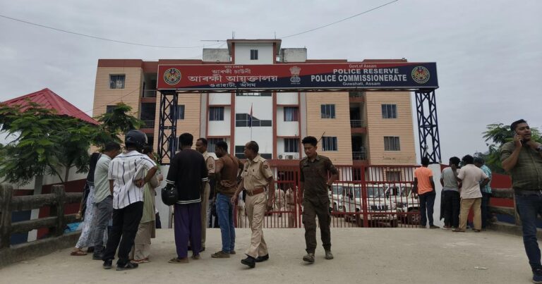 ದಾಖಲೆರಹಿತ ವಲಸಿಗರೆಂದು ನೂರಾರು ನಿವಾಸಿಗಳ ವಶಕ್ಕೆ ಪಡೆದ ಅಸ್ಸಾಂ ಪೊಲೀಸರು Assam police detain hundreds of residents for allegedly being undocumented migrants, ದಾಖಲೆರಹಿತ ವಲಸಿಗ, ನಿವಾಸಿ, ವಶಕ್ಕೆ ಪಡೆ, ಅಸ್ಸಾಂ ಪೊಲೀಸರು, Undocumented migrant, resident, detained, Assam Police,
