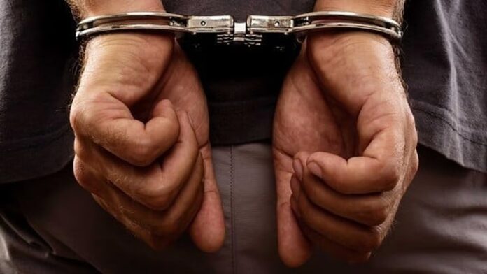 ಬೆದರಿಕೆಗೆ ಒಳಗಾಗಿ ಶಿಕ್ಷಕ ಆತ್ಮಹತ್ಯೆ | ಆರ್‌ಟಿಐ ಕಾರ್ಯಕರ್ತನ ಬಂಧನ Teacher commits suicide after receiving threats | RTI activist arrested, ಬೆದರಿಕೆ, ಶಿಕ್ಷಕ, ಆತ್ಮಹತ್ಯೆ, ಆರ್‌ಟಿಐ ಕಾರ್ಯಕರ್ತ, ಬಂಧನ, threats, teacher, suicide, RTI activist, arrest,