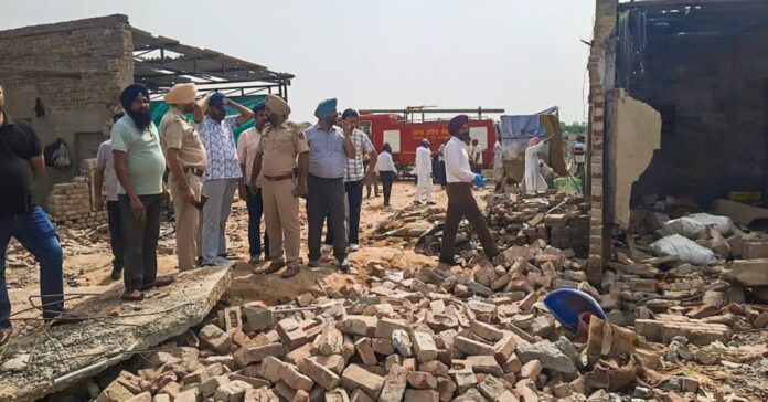 ಪಂಜಾಬ್‌ | ಪಟಾಕಿ ಘಟಕದಲ್ಲಿ ಸ್ಫೋಟ: ಐವರು ಕಾರ್ಮಿಕರು ಸಾವು, 27 ಮಂದಿಗೆ ಗಾಯ Punjab | Explosion at fireworks factory: Five workers killed, 27 injured, ಪಂಜಾಬ್‌, ಪಟಾಕಿ ಘಟಕ, ಸ್ಫೋಟ, ಕಾರ್ಮಿಕ, ಸಾವು, ಗಾಯ, Punjab, fireworks plant, explosion, worker, death, injury,