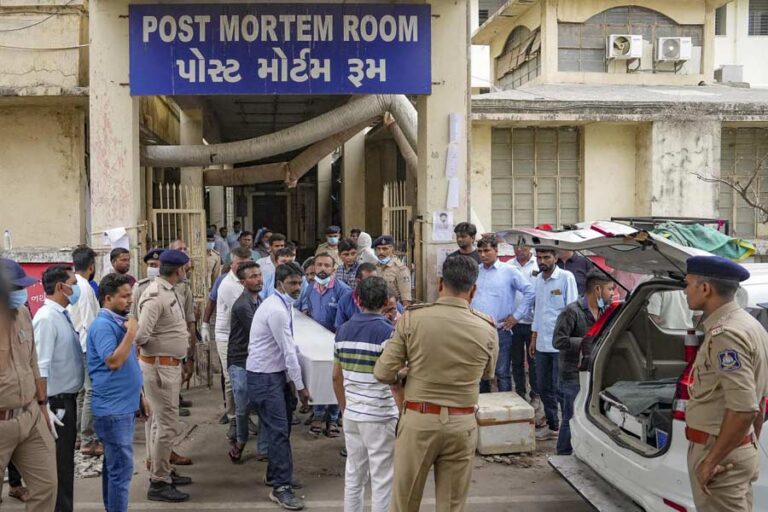 ಅಹಮದಾಬಾದ್ ವಿಮಾನ ಅಪಘಾತ: 25 ಮೃತ ದೇಹಗಳು ಸಂಬಂಧಿಕರಿಗೆ ಹಸ್ತಾಂತರ