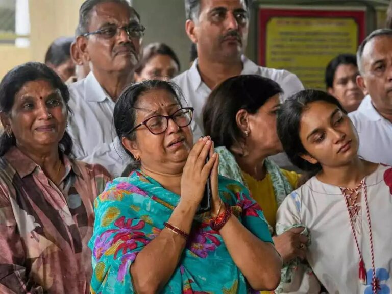 ಏರ್ ಇಂಡಿಯಾ ಪತನ: ಮಾಜಿ ಮುಖ್ಯಮಂತ್ರಿ ರೂಪಾನಿಯ ಮೃತದೇಹ ಸಂಬಂಧಿಕರಿಗೆ ಹಸ್ತಾಂತರ