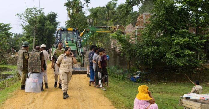ಅಸ್ಸಾಂ | 600 ಕ್ಕೂ ಹೆಚ್ಚು ಮನೆಗಳನ್ನು ಕೆಡವಲು ಪ್ರಾರಂಭಿಸಿದ ಬಿಜೆಪಿ ಸರ್ಕಾರ Assam | BJP government starts demolishing over 600 houses, ಅಸ್ಸಾಂ, ಮನೆ, ಕೆಡವು, ಪ್ರಾರಂಭ, ಬಿಜೆಪಿ ಸರ್ಕಾರ, Assam, house, demolition, start, BJP government,