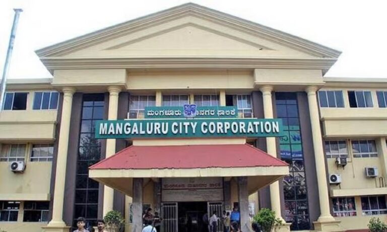 ಮಂಗಳೂರು ಪಾಲಿಕೆ | ನಿವೃತ್ತಿಯ 15 ವರ್ಷಗಳ ನಂತರವು ಅದೇ ಹುದ್ದೆಯಲ್ಲಿ ಮುಂದುವರೆದ ಅಧಿಕಾರಿ! Mangalore Municipal Corporation | An officer continues in the same position 15 years after retirement!, ಮಂಗಳೂರು ಮಹಾನಗರ ಪಾಲಿಕೆ, ನಿವೃತ್ತಿ, ಆರೋಗ್ಯ ಅಧಿಕಾರಿ, Mangalore Municipal Corporation, Retired, Health Officer,