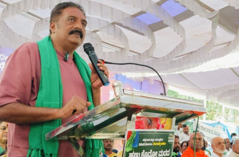 ರೈತರ ಜೊತೆ ಇಲ್ಲೇ ಮಲಗುತ್ತೇನೆ, ಜೈಲಿಗೆ ಹಾಕುವುದಾದರೆ ಹಾಕಿ: ನಟ ಪ್ರಕಾಶ್ ರಾಜ್